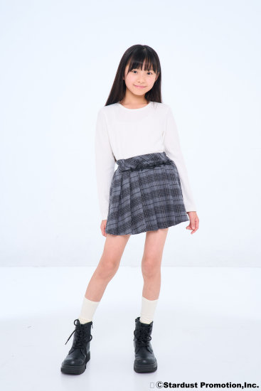 愛川モナ